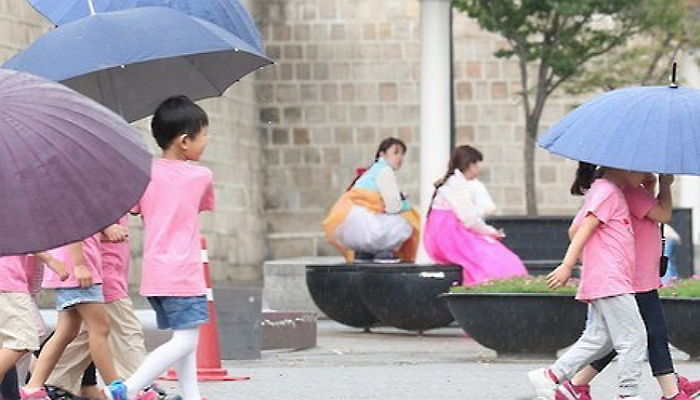 오늘(13일) 늦더위…낮 최고 ‘30도’에 소나기