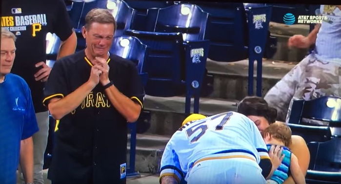 메이저리그 데뷔한 아들이 ‘첫승’ 거두자 오열한 아버지