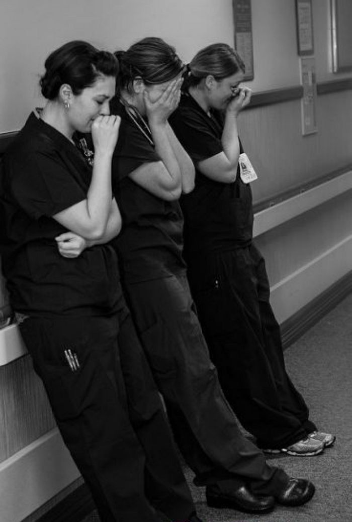 산모가 ‘유산’했다는 말에 오열하는 수술실 간호사들