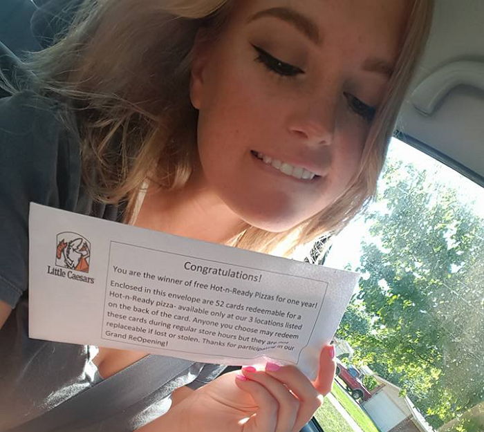 ‘1년 무료’ 피자 쿠폰 고아원에 양보한 19살 소녀