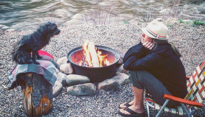 떠돌이 ‘유기견’ 입양해 세계 여행 떠난 여성