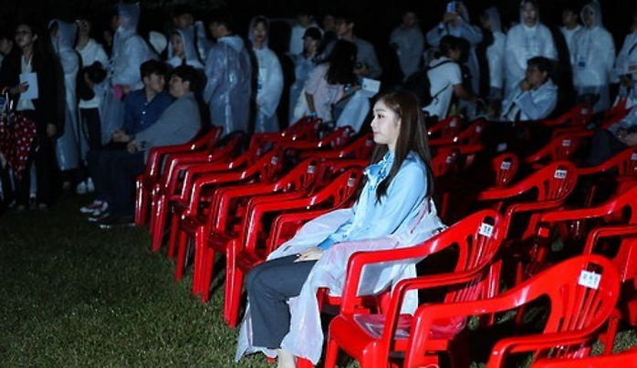 남들보다 먼저 도착…비와도 흐트러짐 없는 김연아 (사진)