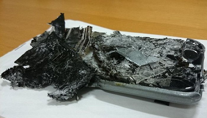 비행 중이던 기내에서 ‘아이폰’이 갑자기 폭발했다