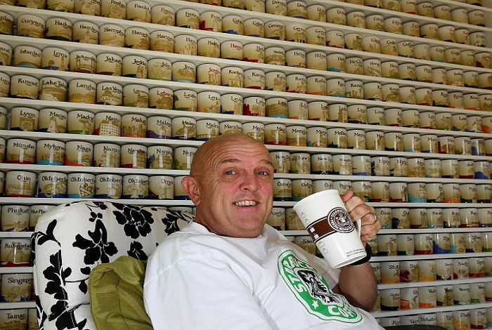 전 세계 도시의 ‘스타벅스 머그잔’ 수집하는 남자 (사진)