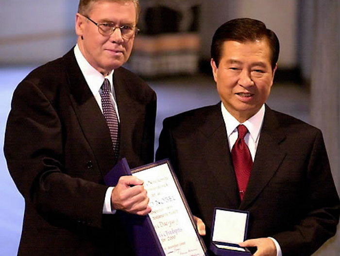 16년전 오늘, 한국에서 최초 노벨평화상 수상자가 나왔다