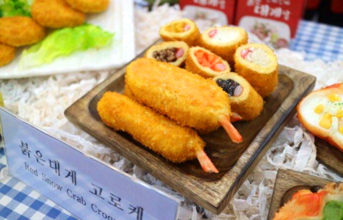 강원도 속초 가면 먹을 수 있는 통통한 ‘붉은 대게 고로케’