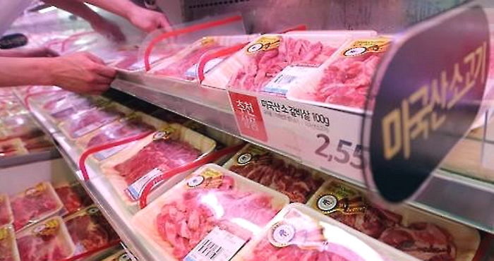 미국산 쇠고기서 ‘못·본드·장갑’ 이물질 검출돼 논란