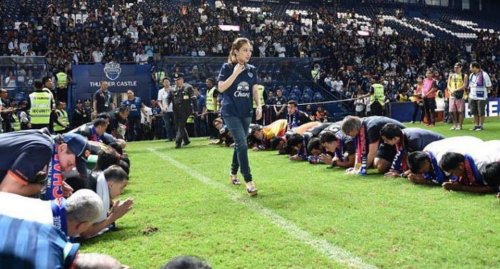 태국 공주가 축구 경기장에 등장하면 생기는 일