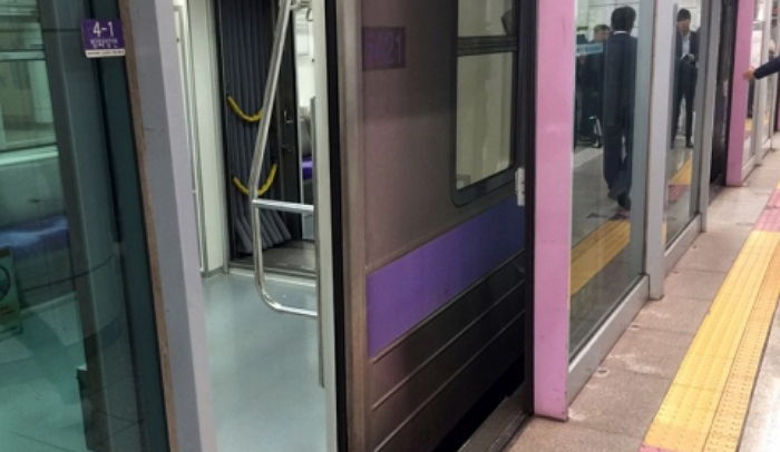 스크린도어 사망 사고로 지하철 노조 파업 중단하자 달린 댓글