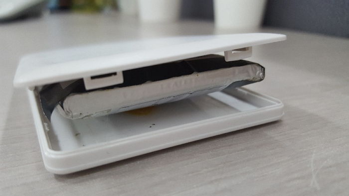 “휴대폰 매장서 공짜로 주는 보조 배터리 조심하세요”