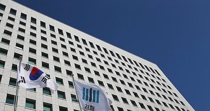 <속보> 대검찰청 청사에 ‘포클레인’ 돌진