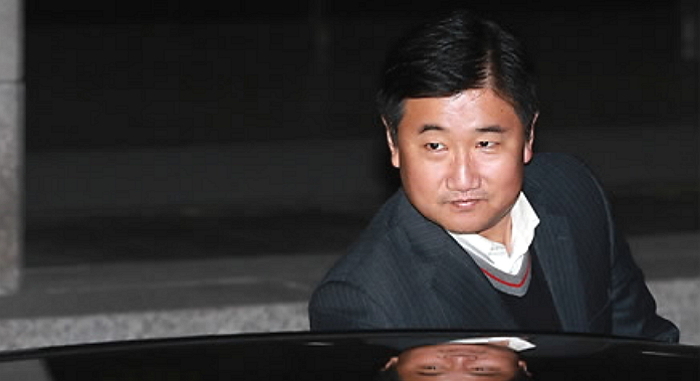 청와대 내부 고발자 “국민 우롱하면 ‘더 큰 진실’ 폭로할 것”