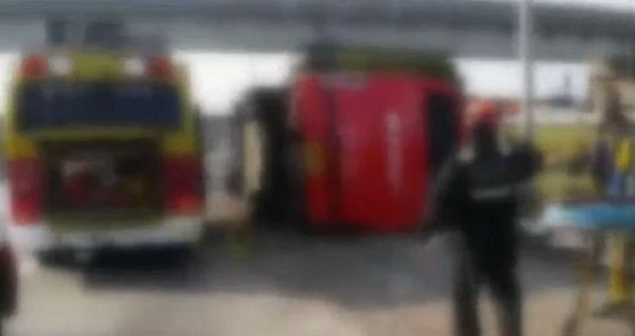 <속보> 경부고속도로 관광버스 전복 사고로 4명 사망