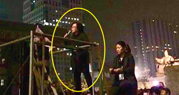 촛불집회 참가한 송파 할머니 “노인네들 정신 차리라고 나왔다”