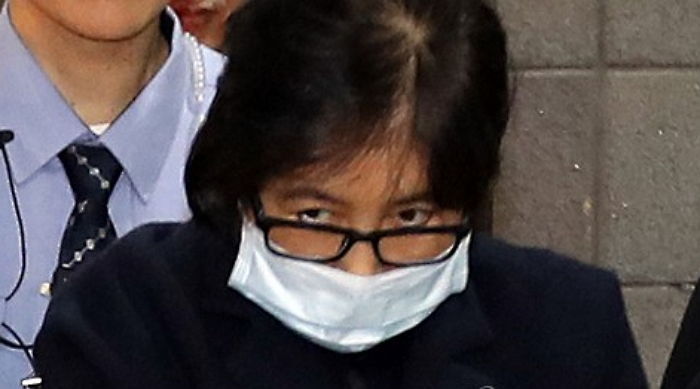 대통령 담화에 눈물 흘린 최순실…검찰 수사에는 비협조