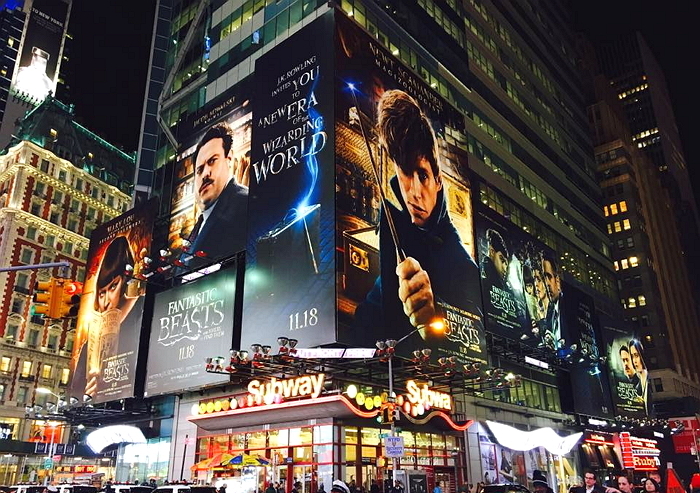 해리포터 스핀오프 ‘신비한 동물사전’으로 도배된 뉴욕 (사진 8장)