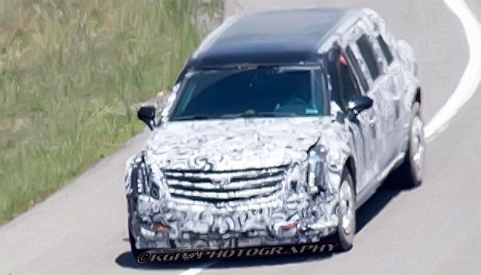 시험 운행 중 포착된 차기 美대통령 트럼프의‘리무진’