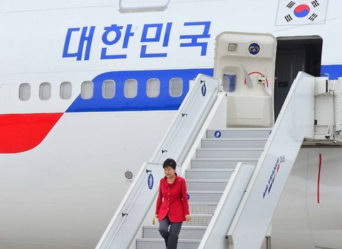 “최순실, 박 대통령 전용기 타고 해외순방까지 동행했다”