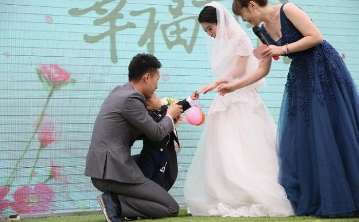 죽기 전 3살 아들과 눈물의 ‘가상 결혼식’ 올린 시한부 엄마