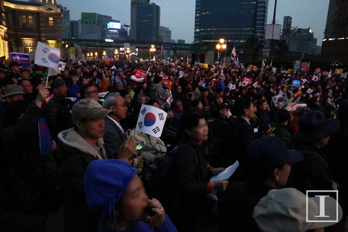 “10만 명 모였다”는 박사모 서울역 집회 현재 상황