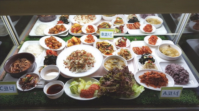 한 ‘구내식당’의 상다리 부러지는 점심 메뉴 클래스