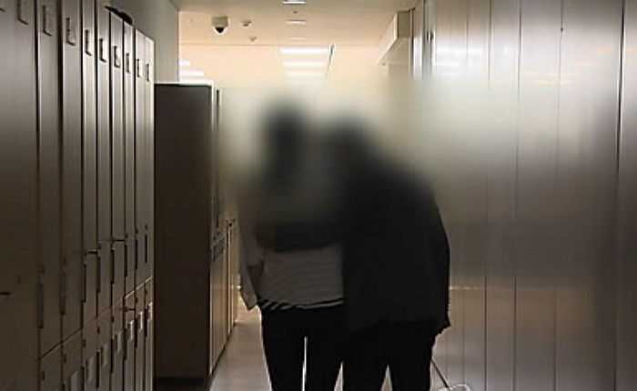 “뻥 뚫린 공간에서 ‘성희롱’ 피해 사실을 진술해 수치러웠어요”