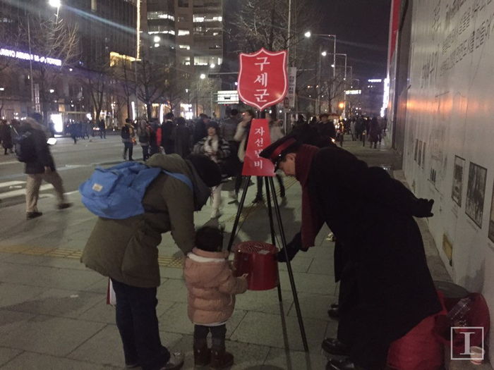박근혜 대통령 덕분에(?) 가득 찬 구세군 냄비