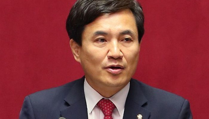 ‘대통령 탄핵 반대’하는 김진태 의원을 향한 시민들의 복수