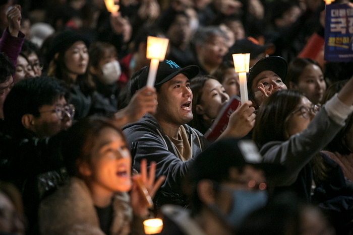 오는 9일 대통령 탄핵 무산되면 촛불로 ‘국회 포위’ 한다