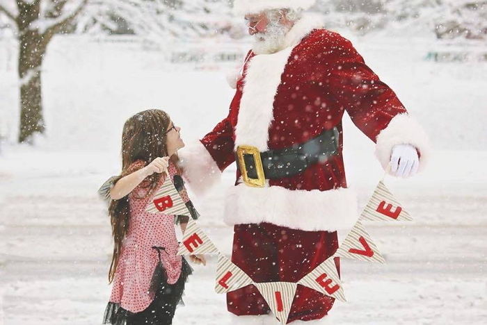“산타 보고 싶다”는 손녀 위해 깜짝 변신한 할아버지