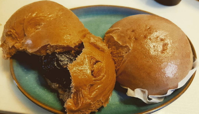 부드럽고 달콤한 초콜릿이 듬뿍 담긴 ‘초코 호빵’