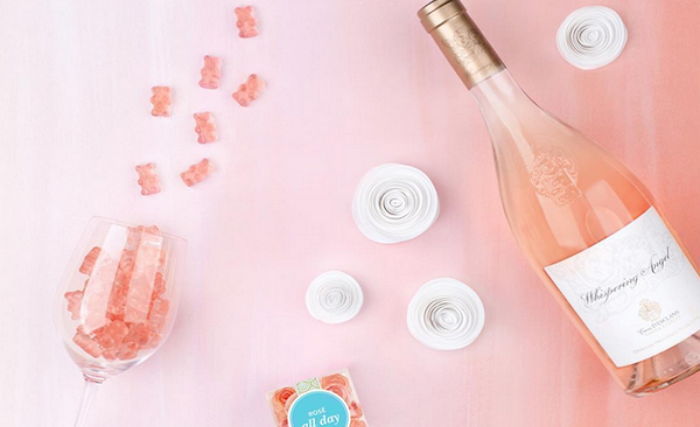 크리스마스 파티 앞두고 여심 취향 저격한 ‘로제와인 구미베어’