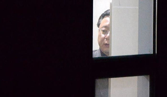 숨바꼭질 22일 만에, 우병우가 모습을 드러냈다