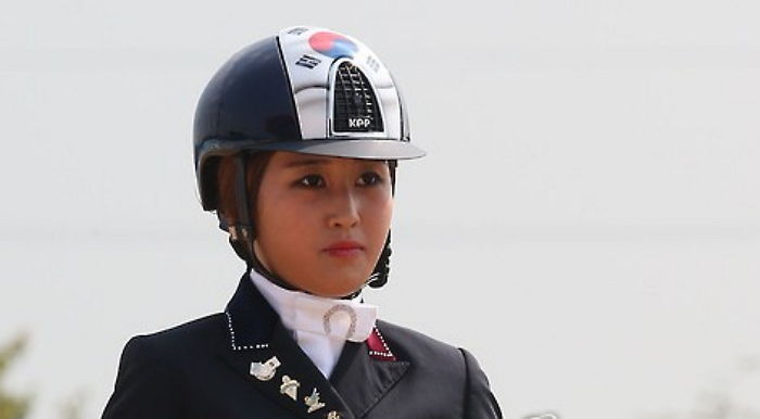 <속보> 특검, 정유라 체포영장 발부받아…여권무효화 착수