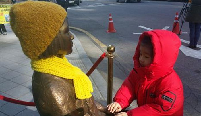 ‘위안부 합의’ 1년…할머니들의 곁을 지켜준 사람들 (사진 12장)