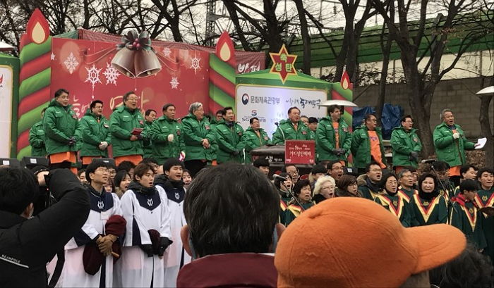 ‘굶주린 사람’ 모아놓고 한시간 동안 축사만 늘어놓은 봉사단체
