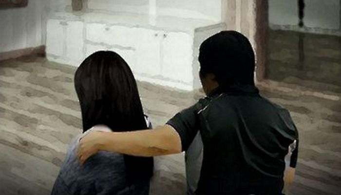 “가슴 만진 남성 앞에서 경찰이 ‘수갑’ 채웠다” 진실공방