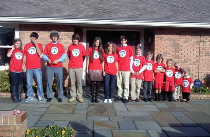 “단순하게 살자” 13명 남매 키우는 부부의 삶의 모토