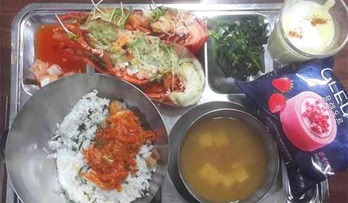 급식으로 ‘랍스터’ 나오는 서울의 한 고등학교
