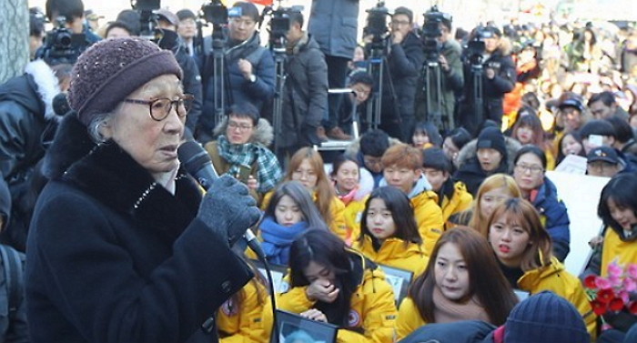 위안부 할머니들은 일본이 아닌 한국 정부와 싸워야 했다