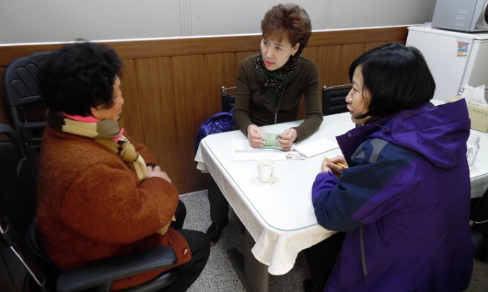 길에서 채소 판 돈 아껴 기부한 78세 할머니