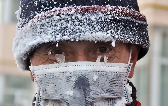 죽은 아내 병원비 갚기 위해 영하 ‘38도’ 거리서 일하는 남편