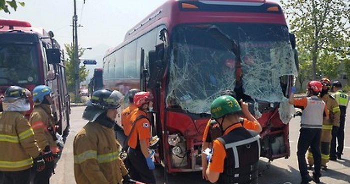 <속보> 단양서 대학생 MT버스 추락···40명 중경상