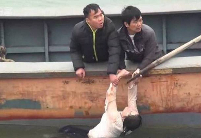 자살 시도했지만 ‘통통한’ 몸 때문에 물에 떠올라 실패한 여성