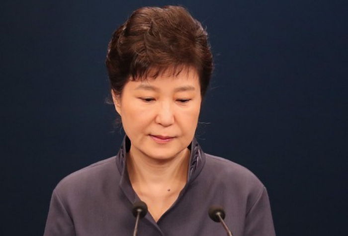 “‘피의자 박근혜’ 17일 소환한다…‘체포영장’ 발부할 수도”