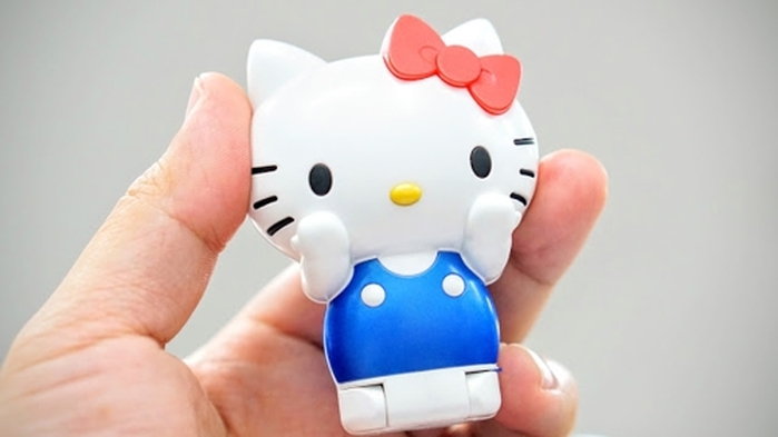 ‘SNS 입소문’으로 불티나게 팔리는 ‘헬로키티’ 피처폰 (영상)