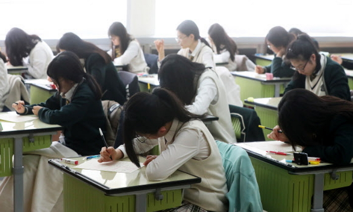 “성적 중하위권 학생은 EBS 강의 들으면 점수 떨어진다”