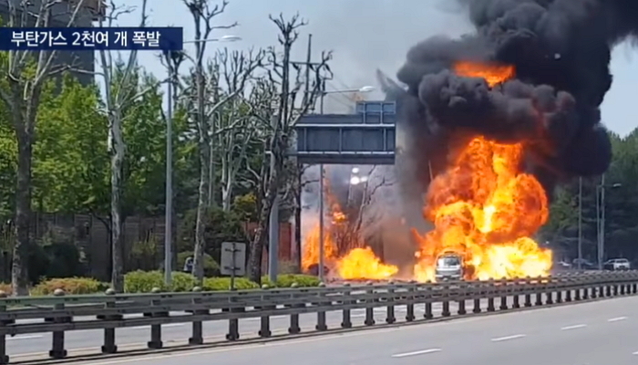 부탄가스 2600개 실은 화물차서 불나 ‘폭발’ 하는 현장 (영상)