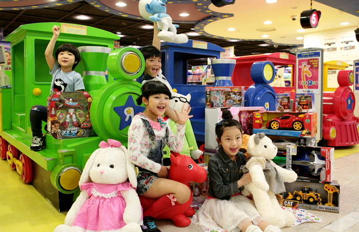 세계 최대 장난감 전문점 토이저러스, 어린이날 행사 실시