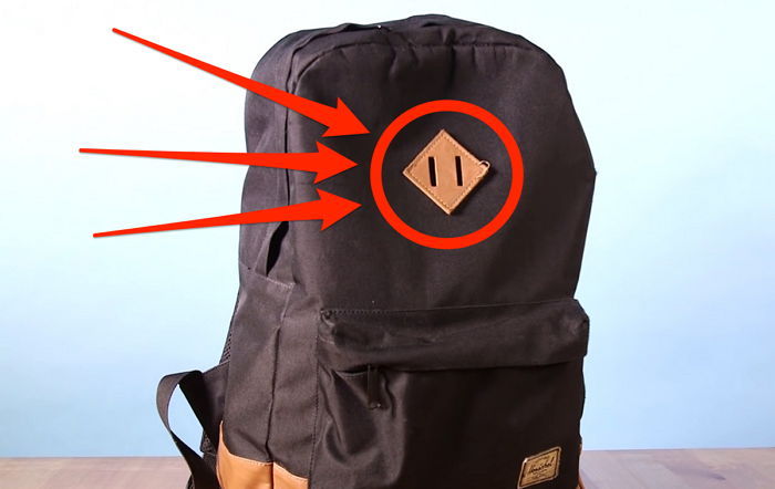 가방 한가운데 달려 있는 ‘돼지 콧구멍’의 숨겨진 기능